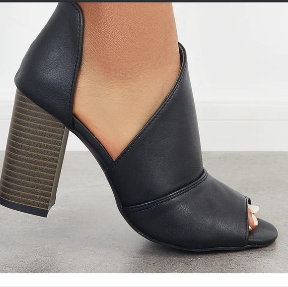 Shoes - Black peep toe,ankle pumps